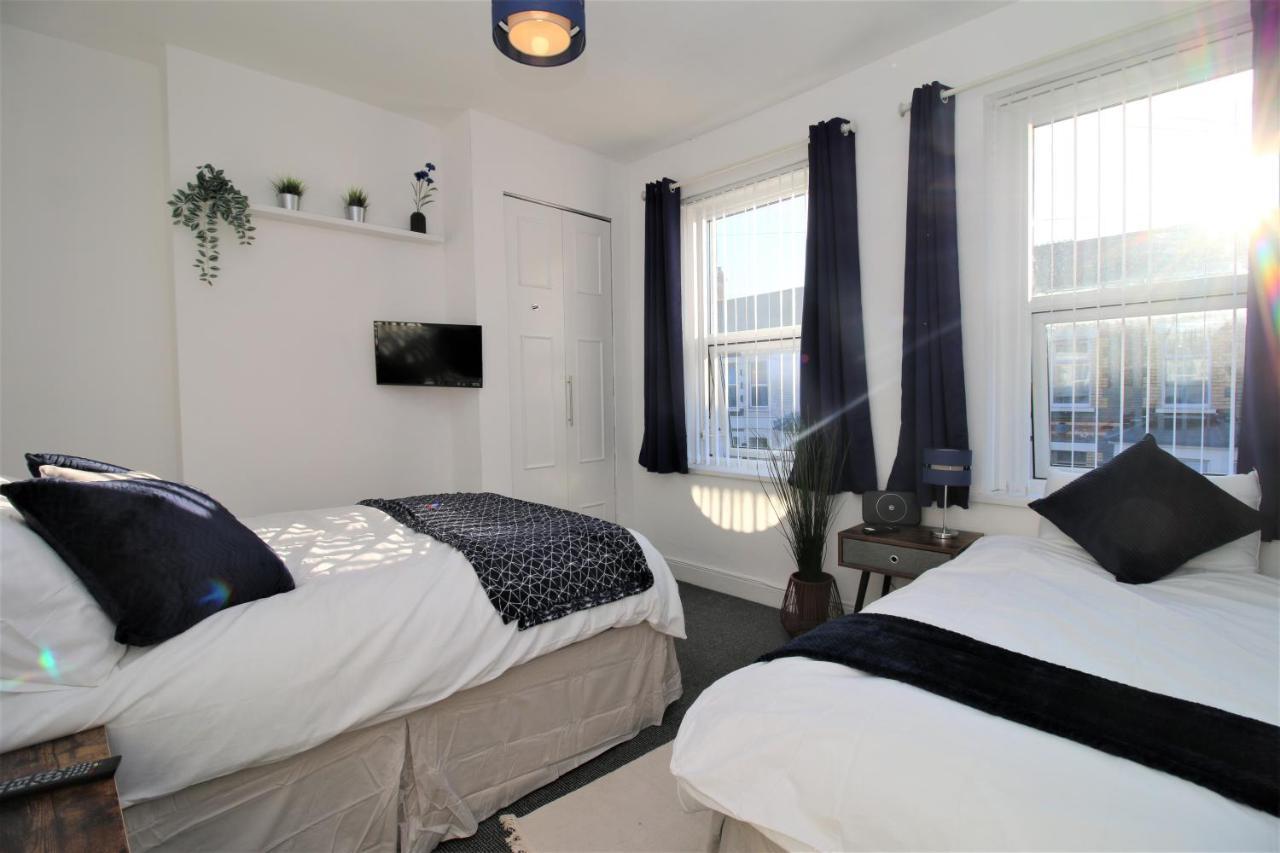 Three Bedroom Townhouse - Free Local Parking - By Property Promise Cardiff Extérieur photo