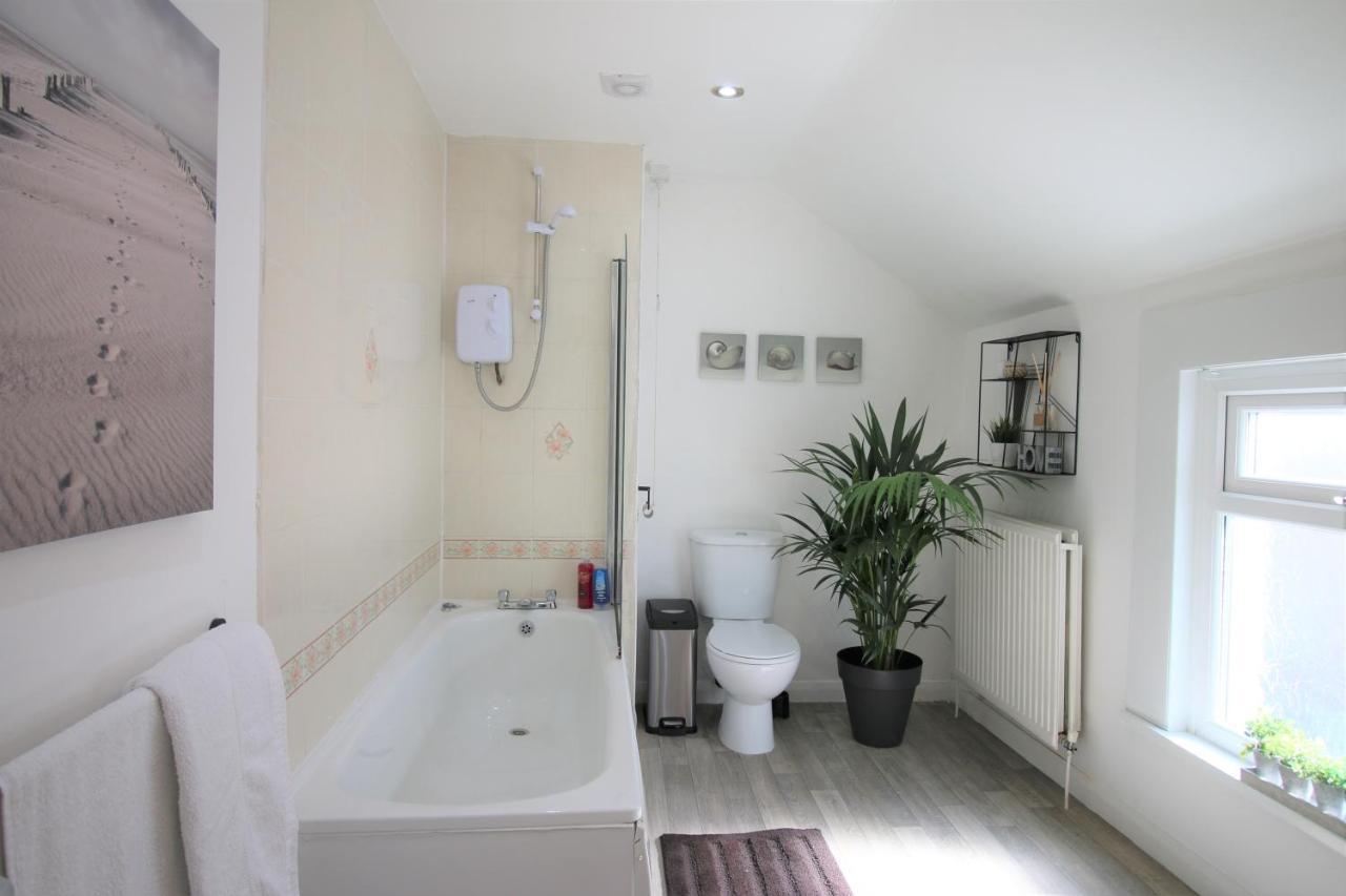 Three Bedroom Townhouse - Free Local Parking - By Property Promise Cardiff Extérieur photo