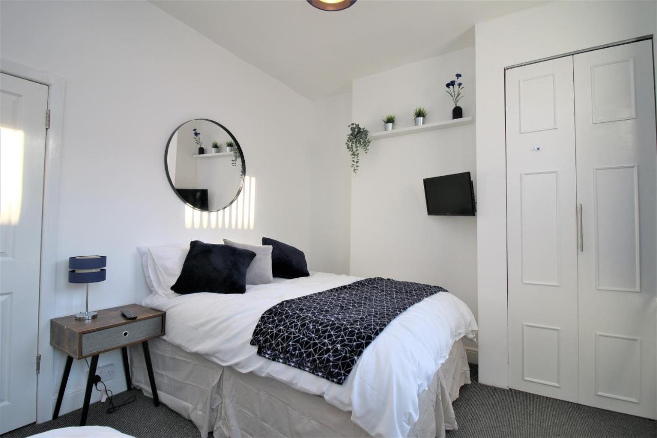 Three Bedroom Townhouse - Free Local Parking - By Property Promise Cardiff Extérieur photo