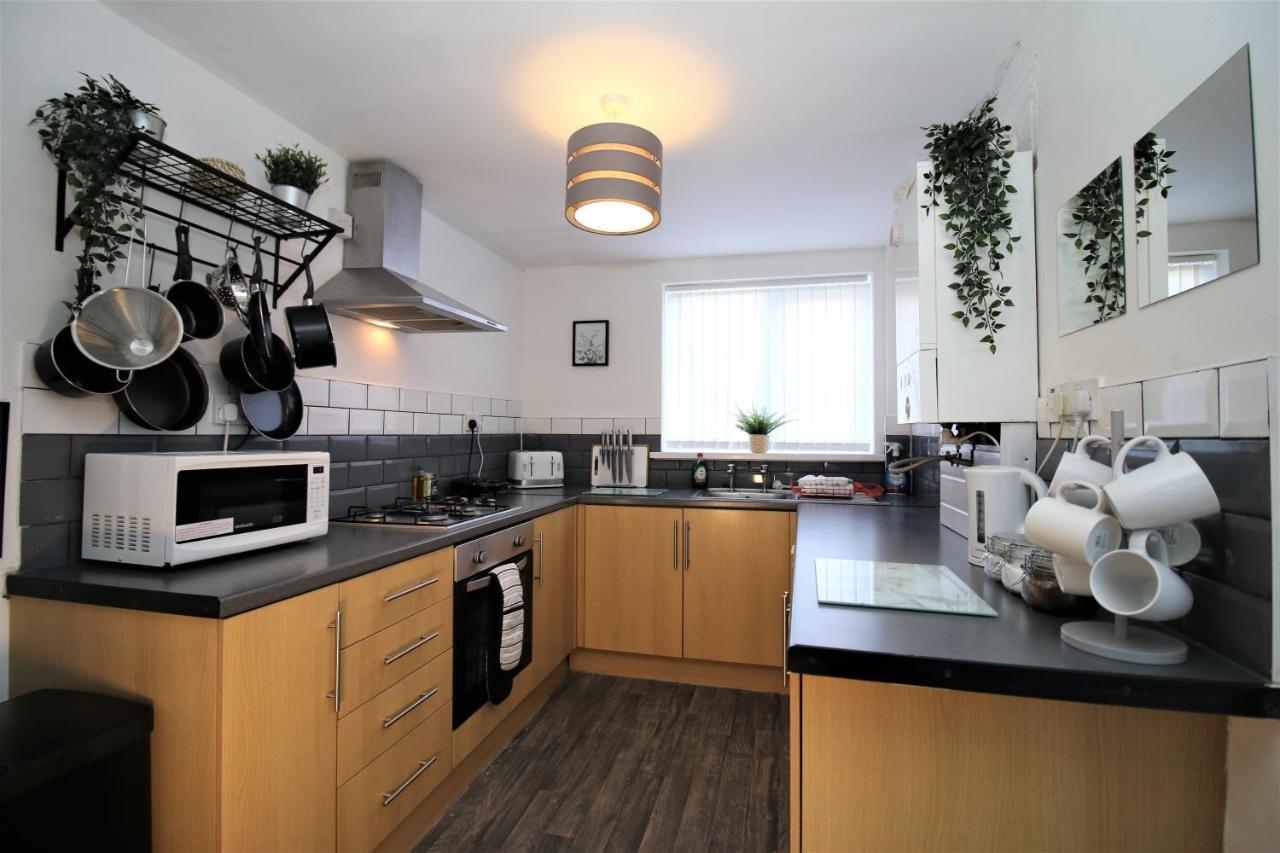 Three Bedroom Townhouse - Free Local Parking - By Property Promise Cardiff Extérieur photo