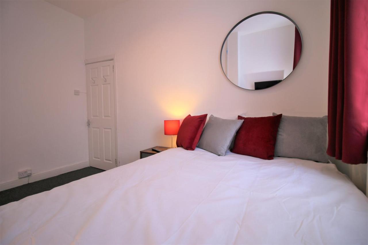 Three Bedroom Townhouse - Free Local Parking - By Property Promise Cardiff Extérieur photo