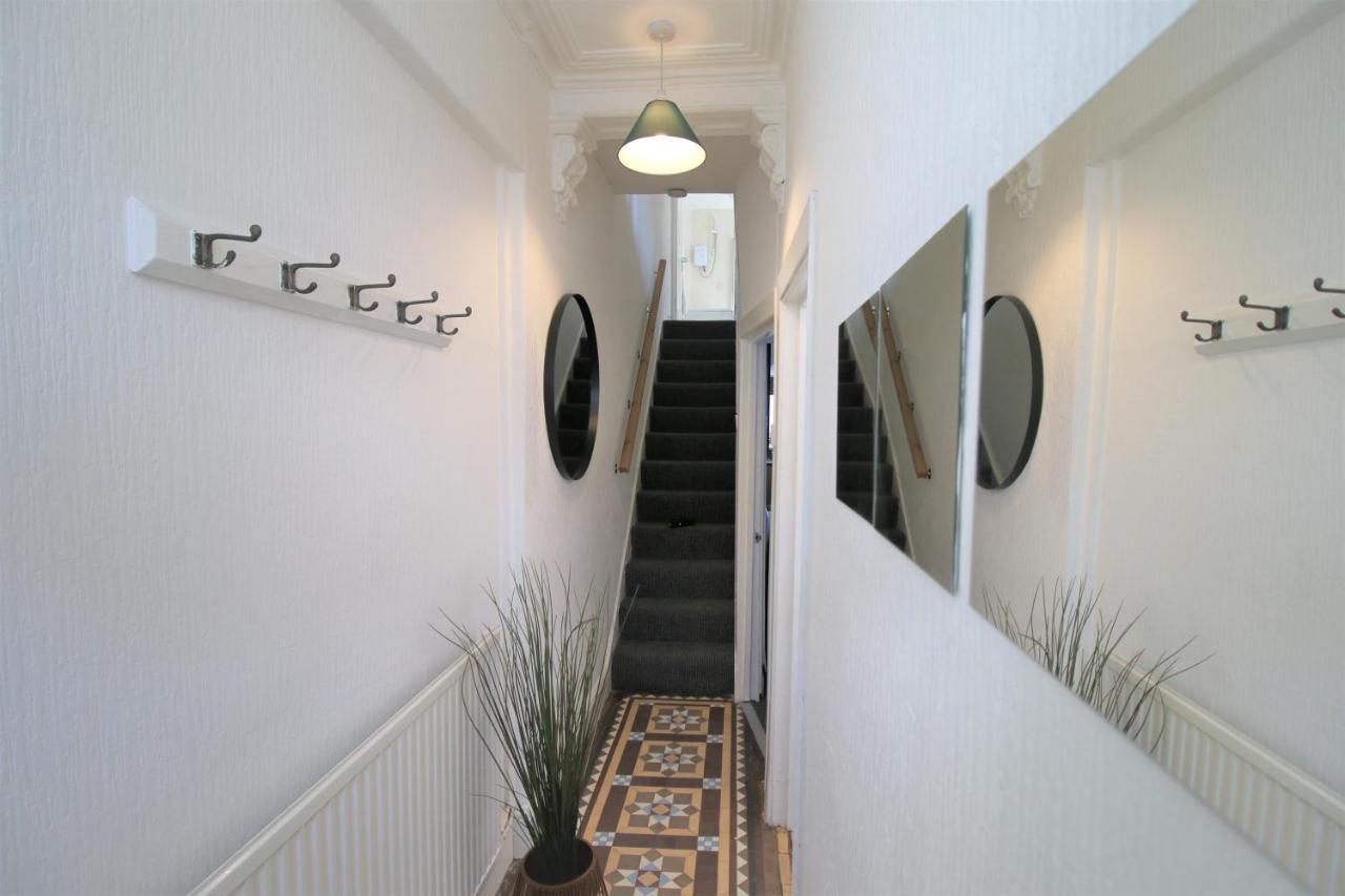 Three Bedroom Townhouse - Free Local Parking - By Property Promise Cardiff Extérieur photo
