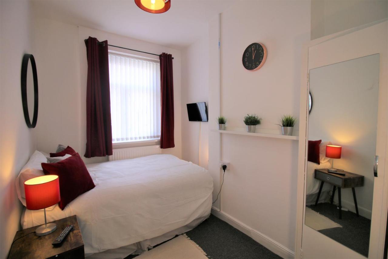 Three Bedroom Townhouse - Free Local Parking - By Property Promise Cardiff Extérieur photo