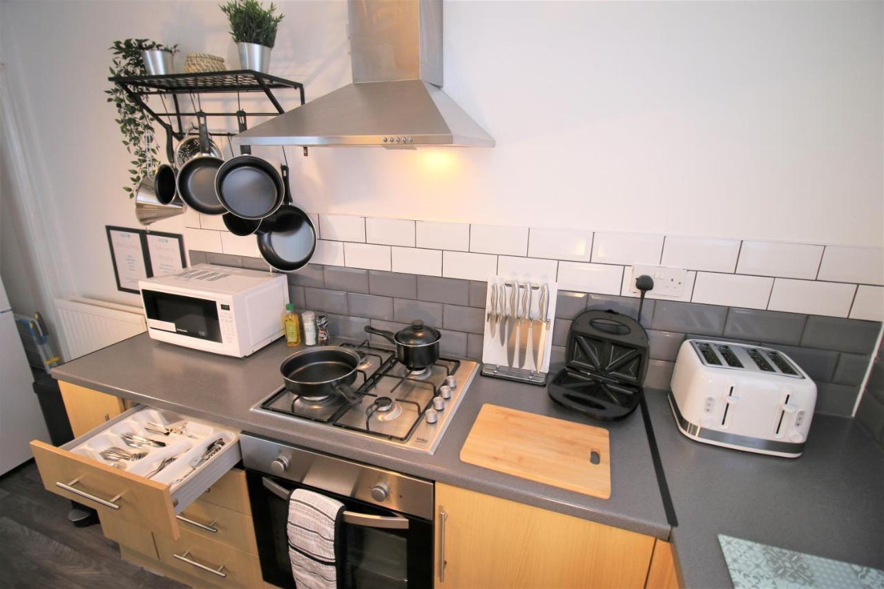 Three Bedroom Townhouse - Free Local Parking - By Property Promise Cardiff Extérieur photo