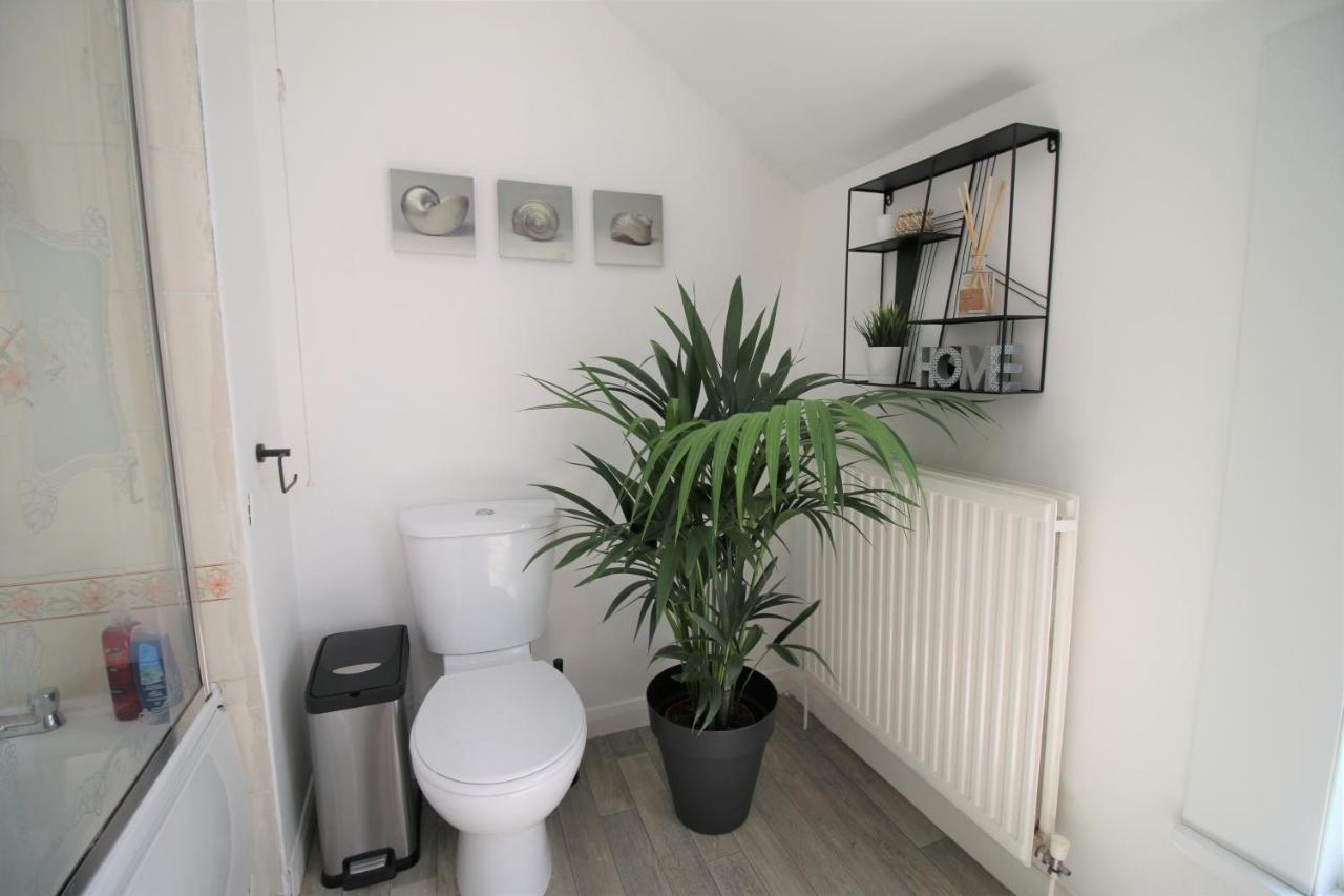 Three Bedroom Townhouse - Free Local Parking - By Property Promise Cardiff Extérieur photo